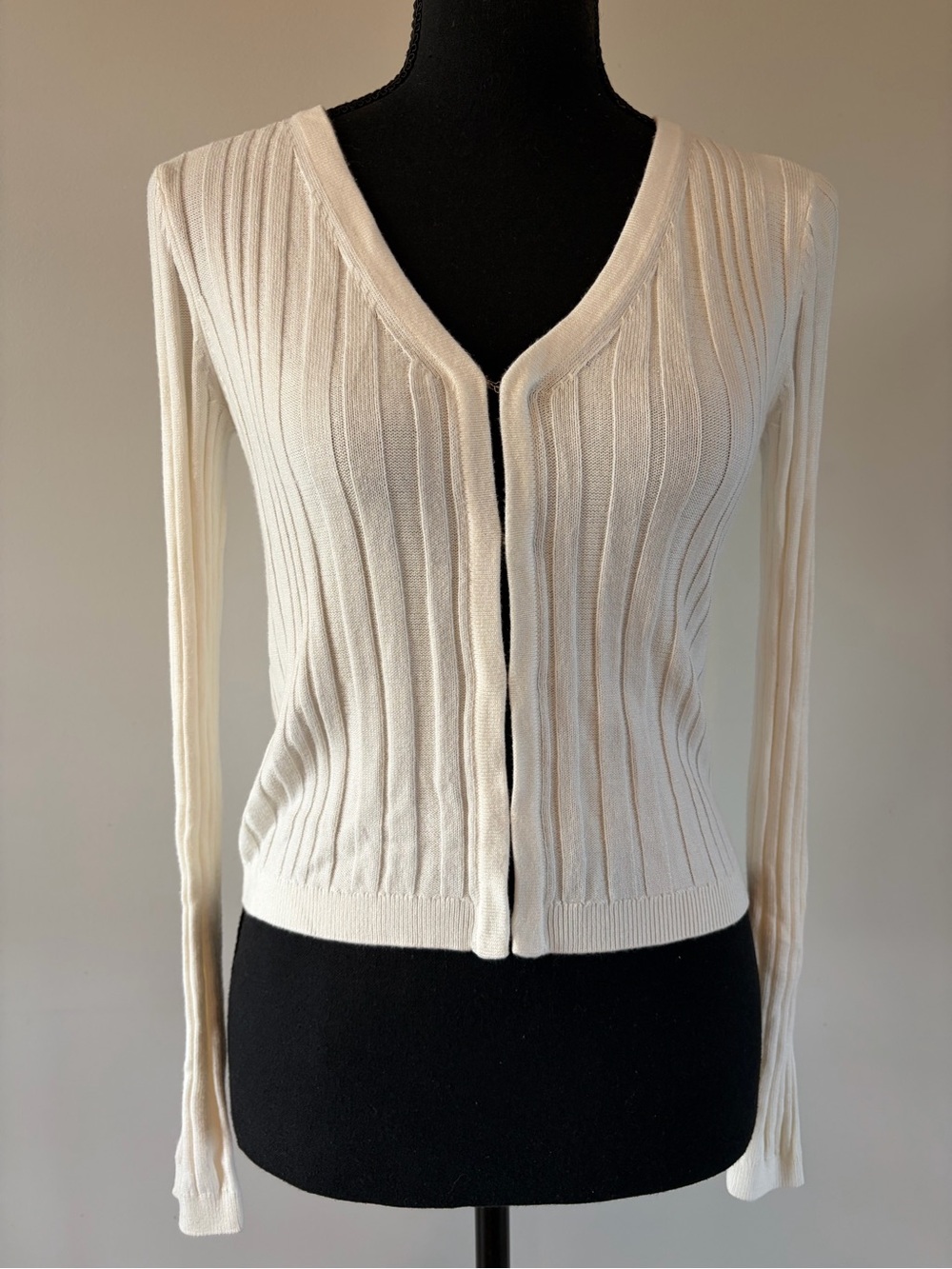 Womenโs Dynamite White Ribbed Long sleeve V-Neck Cardigan size XS